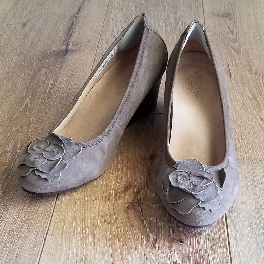 Vionic Elevated Hayes Taupe - Size 8.5